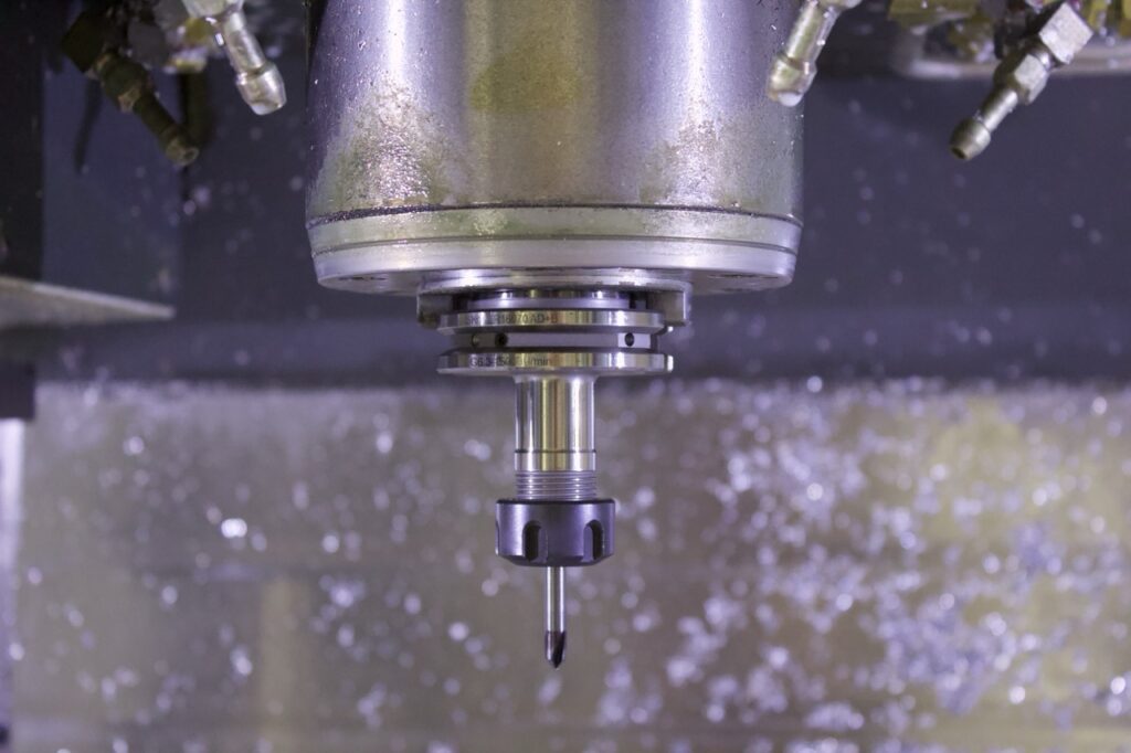 CNC Bohrer im Detail in Aktion